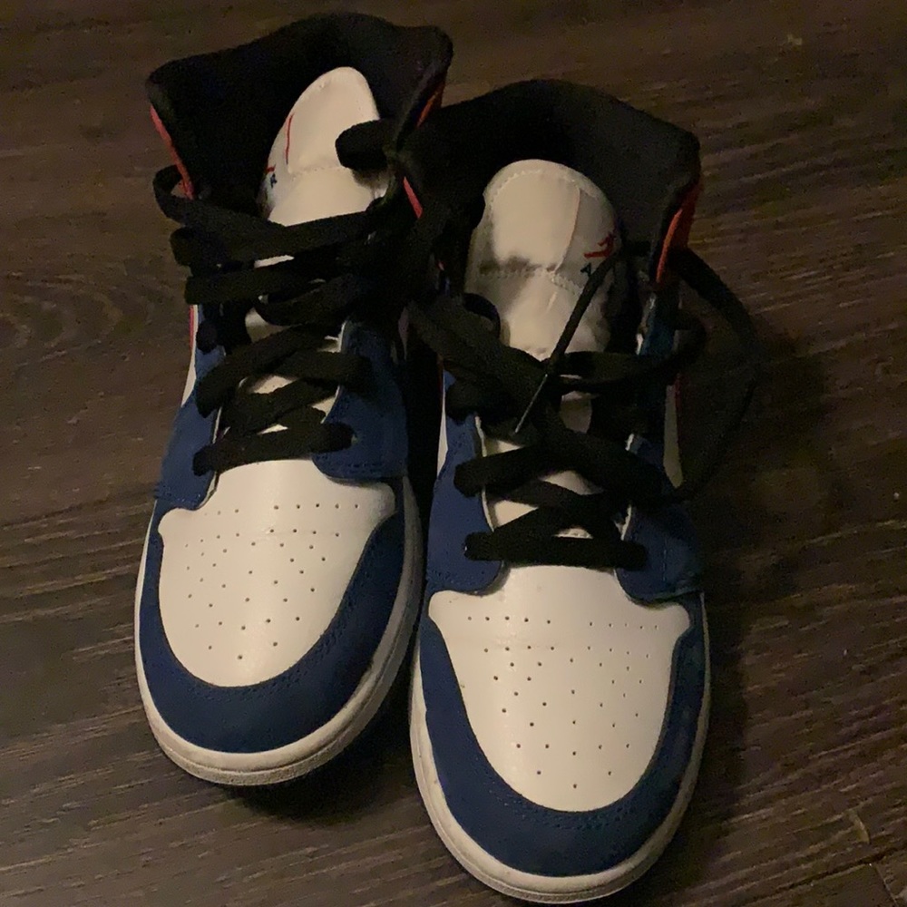 Nike size 6 youth